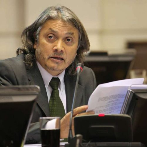 [Crónica Digital] Abogado Mauricio Daza representará a Senador Navarro en causa por fallecidos por Covid contra Mañalich y Piñera